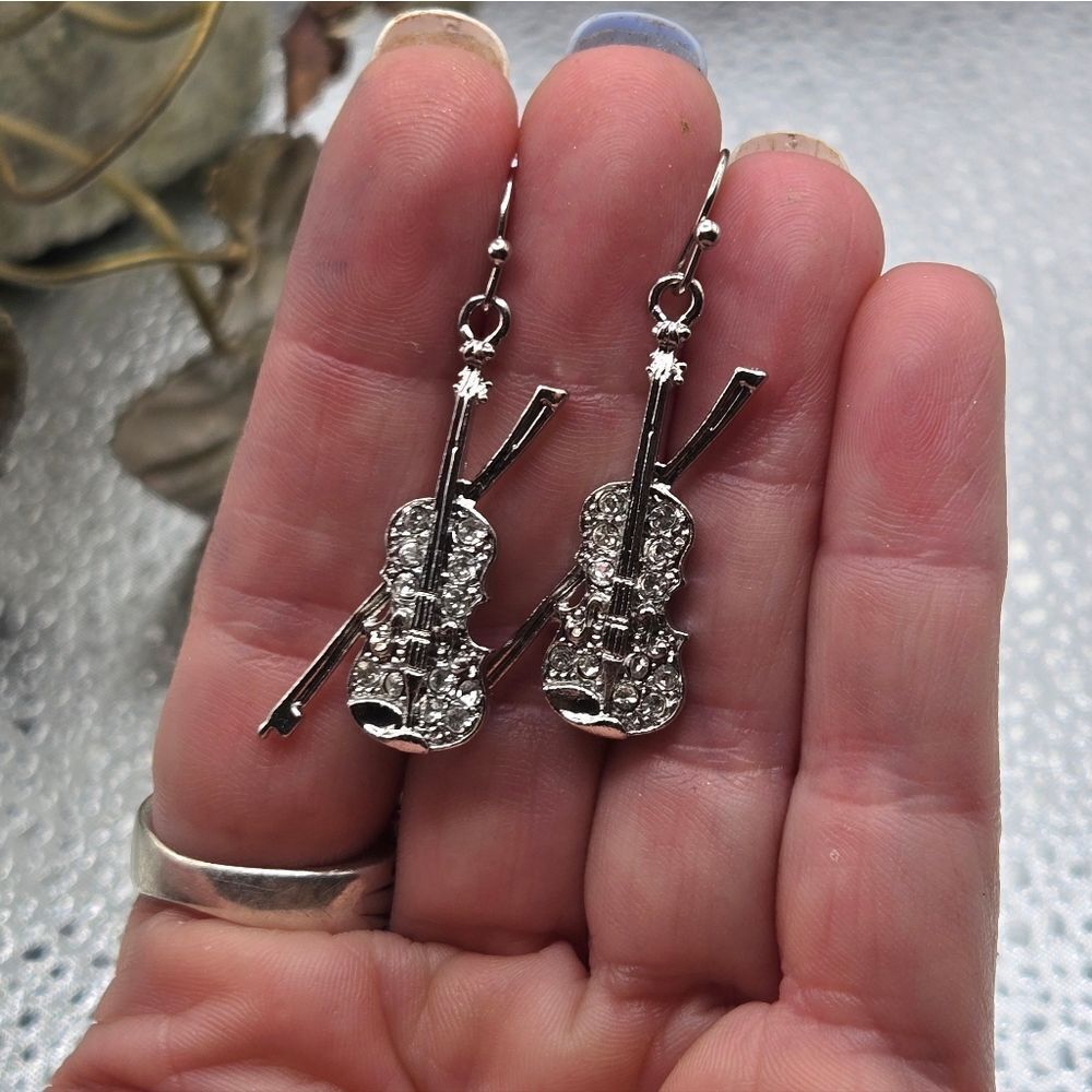 "5/$40" 2 Pairs Rhinestone Pink Flower/Violin Silver Tone Dangle Earrings - Picture 8 of 8